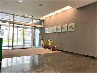 Atraktívna mezonetová kancelária v centre pri Auparku - 11