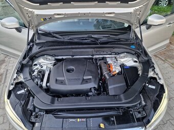 Volvo XC60 T8 Twin Engine 4x4 A/T 320k Hybrid (benz+elektr) - 11
