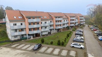 2-izbový byt s dvomi balkónmi, parkovaním a pivnicou – Kapln - 11