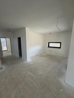 Predám exkluzívny rodinný dom - Banská Bystrica - 11