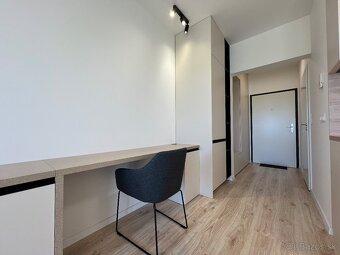 Štýlová garsonka s balkónom – Slnečnice POP - 11