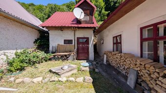 TRADIČNÝ DOM V SRDCI TAJOVA, 893 M2, TAJOV - 11