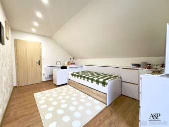 4 IZBOVÝ RODINNÝ DOM S BAZÉNOM, POZEMOK 783M2, RECA, okr. SE - 11