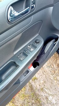 Predám GOLF 5 , 1,4 55kw - 11