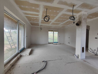 Rozostavaný 4 izbový rodinný dom na veľkorysom pozemku 1050  - 11