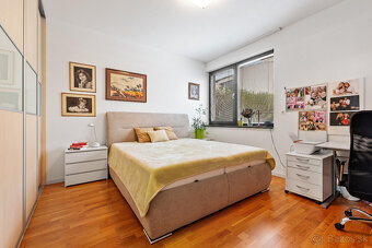 Moderný 3-izbový byt s predzáhradkou a terasou - 11