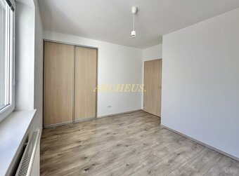 ZNÍŽENÁ CENA 3-izbový byt s loggiou 6,8m2 - 11