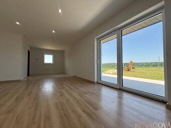 Na predaj novostavba – moderný bungalov v obci Podlužany - 11