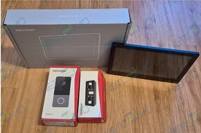 Videovrátnik HIKVISION DS-KIS603-P + ZDARMA strieška - 11