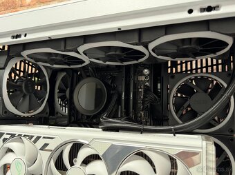 Ryzen 9 9900X3D\96GB\RTX 4090\SSD\1200W Zdroj - 11