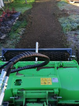 Výkopové práce minibagrom mininakladačom zakladač trávnika - 11