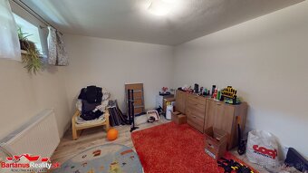 BartanusReality - Na predaj rozmerný rodinný dom s pozemkom  - 11