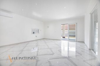 ALL INCLUSIVE l NA PREDAJ 4 IZBOVÝ RODINNÝ DOM KOLÁROVO - 11