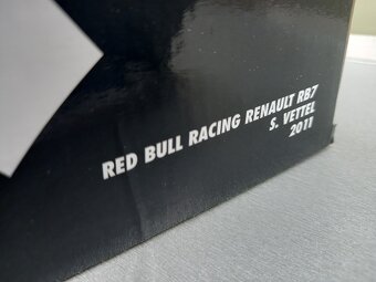 2X F1 RED BULL RB7 A RB7 JAPAN 2011 VETTEL MINICHAMPS 1:18 - 11