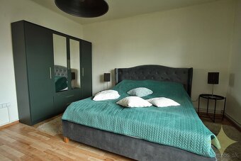 Znížená cena: Menší  rodinný dom na po takmer úplnej rekonšt - 11