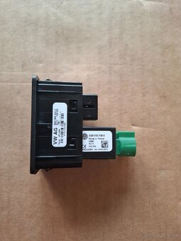 USB konektor - zásuvka AUX - 11