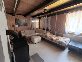 ROZPRÁVKOVÁ KOMPLETNE ZREKONŠTRUOVANÁ ZARIADENÁ CHATA NA LV - 11