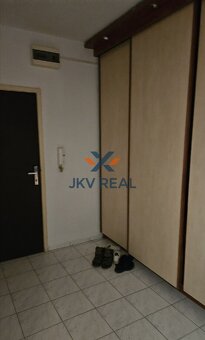 Na predaj: 2-izbový zrekonštruovaný byt v centre Galanty - 11