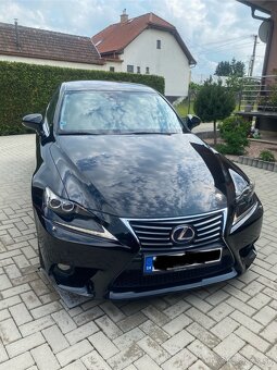 Lexus IS300h - 11