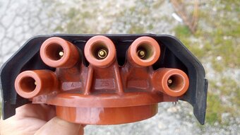 Kryt hlavy rozdeľovača BMW 318i E30 . - 11