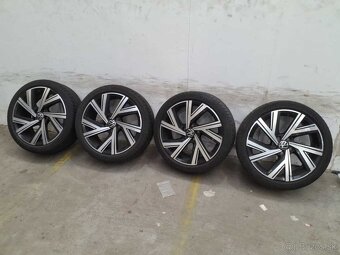 VW Golf VIII Variant R-Line 110KW - 11