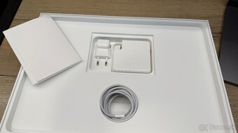 Apple MacBook Pro 15" Retina Touch Bar 2019 - 11