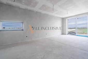 ALL INCLUSIVE I 3 IZBOVÉ BYTY S TERASOU, SO ZÁHRADOU + 2 PAR - 11