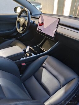 Tesla model 3 - 11