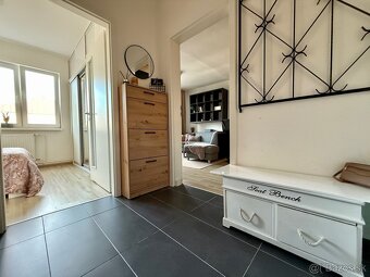 Menší zariadený 2KK širšie centrum + zasklený balkón - 11
