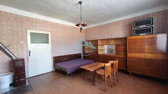 Vidiecky dom v obci Olováry v okrese Veľký Krtíš. - 11