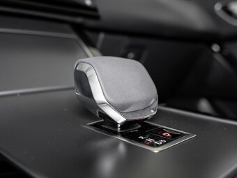 Land Rover Range Rover Velar D300 Dynamic - 11