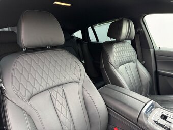 BMW X6 M50i, 2021 rok, 390 kW - 11