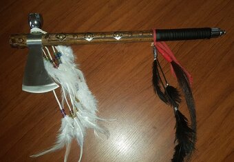 Kalumet, tomahawk, dýmka míru, indian, retro + DÁREK - 11