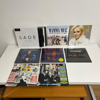 GRAMOFÓN + PLATNE - 11