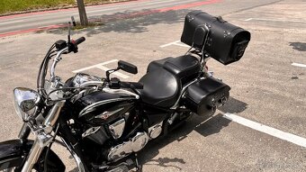 Kawasaki VN900 Vulcan Classic Special Edition - 11