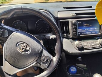 Toyota RAV4 2.0 diesel ročník 2017 - 11