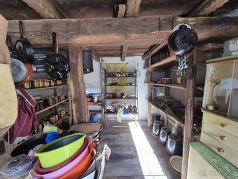 Gazdovský dom na 20á pozemku v Tekovských Lužanoch - 11