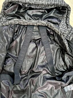 Guess cierna zlata a sivo cierna logovana zimna bunda - 11