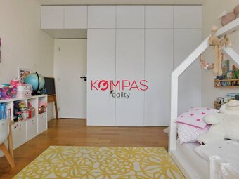 4-IZB. BYT PO KVALITNEJ REKONŠTRUKCII, KOMPLETNE ZARIADENÝ S - 11