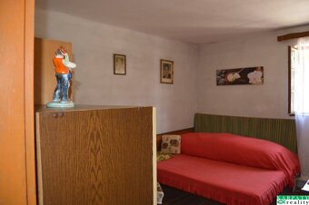 Chalúpka v typickom štýle Záhoria, pod starou lipou - 11