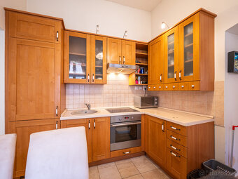 IBA U NÁS 2 izbový staromestský byt so súkromným parkovaním - 11