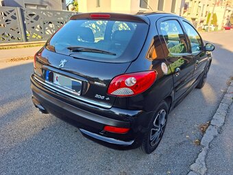 Peugeot 206+ 1.4i 55kw 2012 92 000km Limited Edition - 11