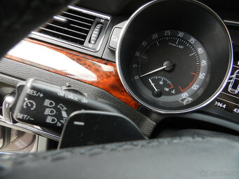 Škoda Superb Combi 2.0 TDI CR 140k Elegance DSG - 11