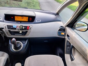 Citroën C4 Picasso - 11