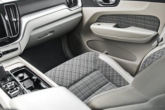 Volvo XC60 B4 Plus AWD - 11
