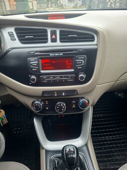 Kia Ceed 1.6 GDI 99kw Benzín 2014 Exclusive - 11