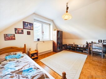 RD S GARÁŽOU, VEĽKÝM ALTÁNKOM A BAZÉNON, BUKOVEC - 11