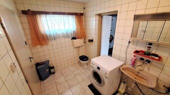 PREDAJ - 4 izbový poschodový rodinný dom na Leteckom poli v - 11
