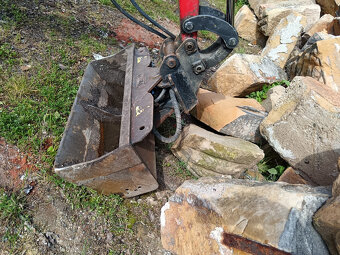 Bobcat E19 Minibagr 1,8 T - - - 11