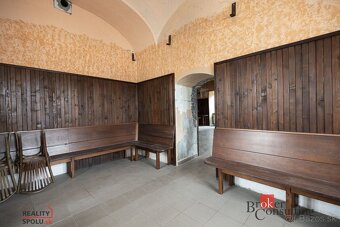 EXKLUZÍVNA HISTORICKÁ NEHNUTEĽNOSŤ V CENTRE BREZNA - 11